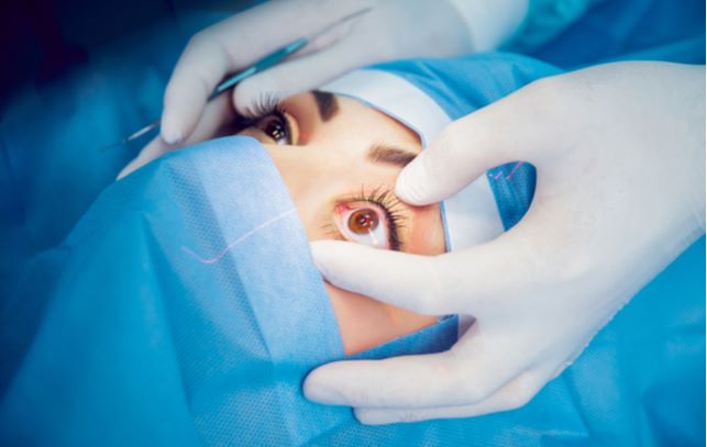 Women undergoing eye surgery to resolve cataracts in her eye